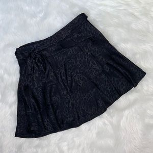 🆕 FOREVER 21 black leopard skater skirt M